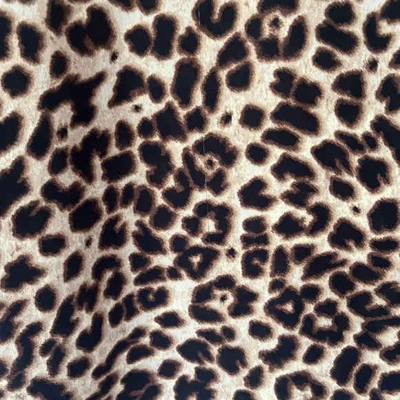 5 for $25! Torrid Leopard Print V Neck Keyhole Top with Cuffed Sleeves Size 2X. - Picture 7 of 9